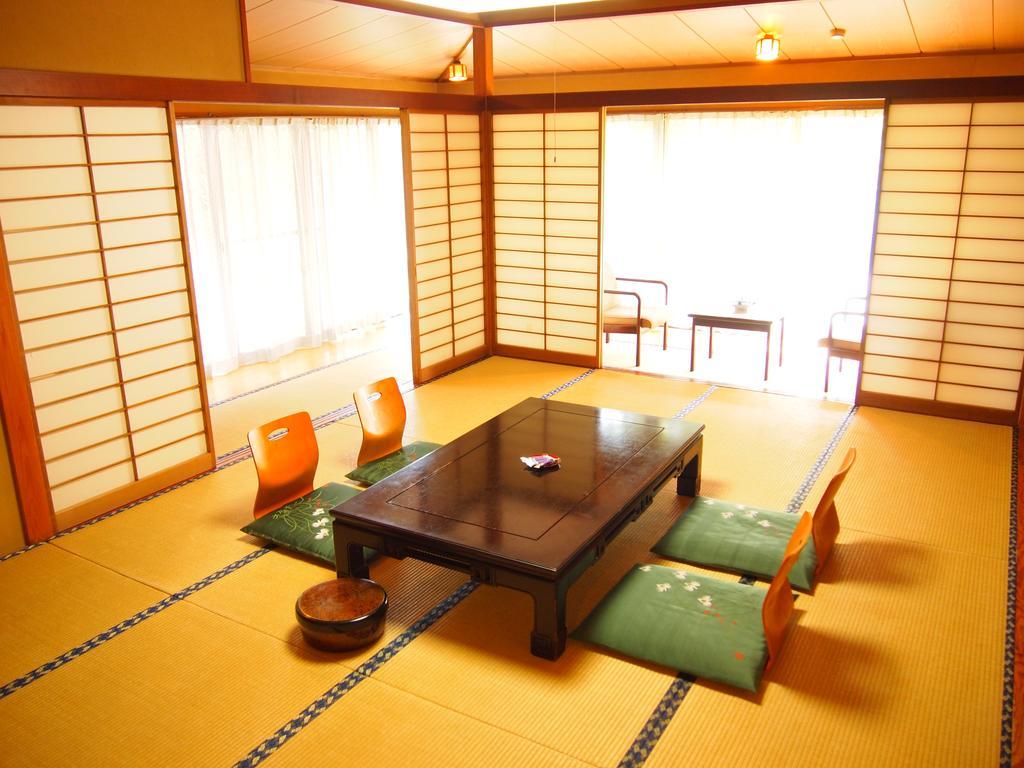 Fuefuki Hotel Ukai חדר תמונה
